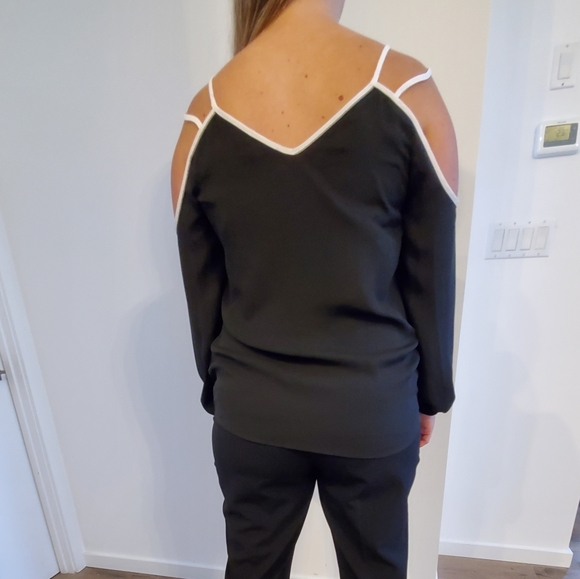 Black 1. State blouse with white trim - Picture 11 of 14